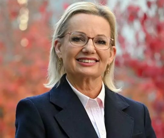 Found a traitor, supposed to be a conservative gov leader and is voting to destroy free speech.