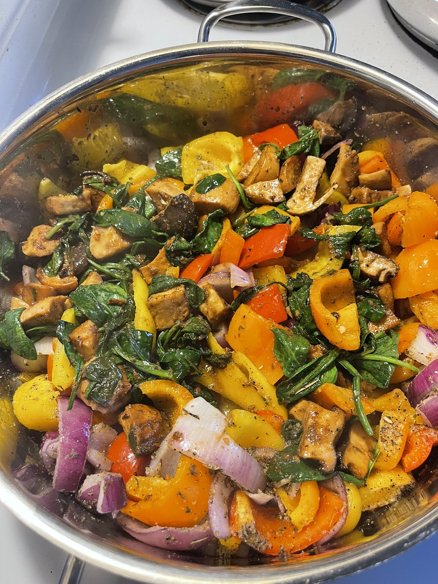 AllahMagnetic's tweet image. Another Quick &amp;amp; Nutrient Dense Meal Your Body Will LOVE You for Making! Bell Peppers, King Trumpet Oyster Mushrooms, Red Onions &amp;amp; Spinach sautéed in Grapeseed Oil w/ Love!

All #Organic! All #Vegan!! Who Said Eating Healthy Has To Be Boring?#HowToEatToLive Because #HealthIsWealth