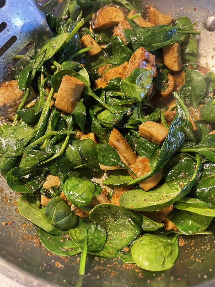 AllahMagnetic's tweet image. Another Quick &amp;amp; Nutrient Dense Meal Your Body Will LOVE You for Making! Bell Peppers, King Trumpet Oyster Mushrooms, Red Onions &amp;amp; Spinach sautéed in Grapeseed Oil w/ Love!

All #Organic! All #Vegan!! Who Said Eating Healthy Has To Be Boring?#HowToEatToLive Because #HealthIsWealth