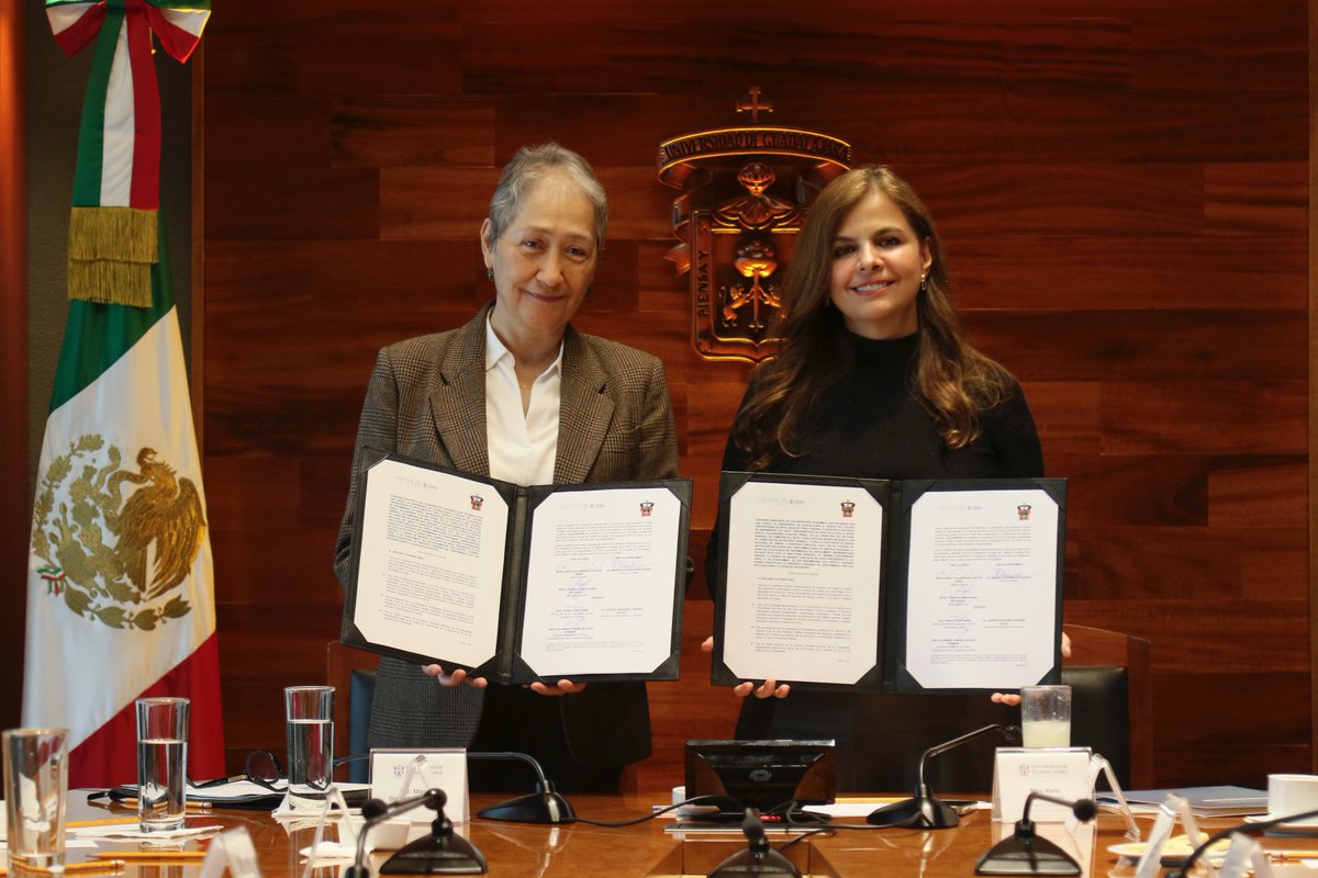 La <a href="/udg_oficial/">Universidad de Guadalajara</a> firmó convenio con la <a href="/CinetecaMexico/">Cineteca Nacional</a>. Desde el <a href="/CUAAD_UdeG/">CUAAD_UdeG</a>  impulsaremos la Maestría en Estudios Cinematográficos. 🎥Seguiremos trabajando por la formación de profesionales e investigadores comprometidos con la generación de conocimiento  con relevancia social.