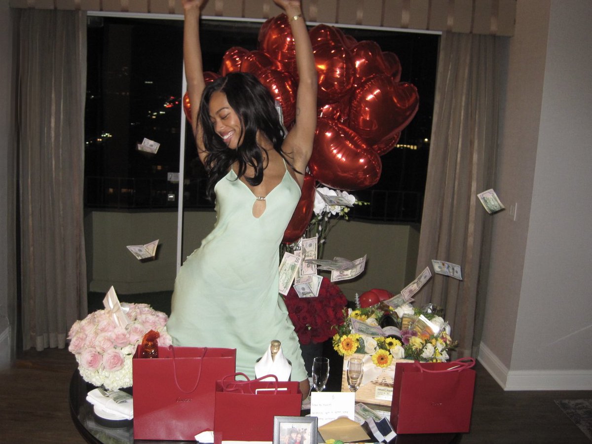quenblackwell's tweet photo. Happy Birthday to ME I’m 25💋 https://t.co/aH4Cw7LNiD