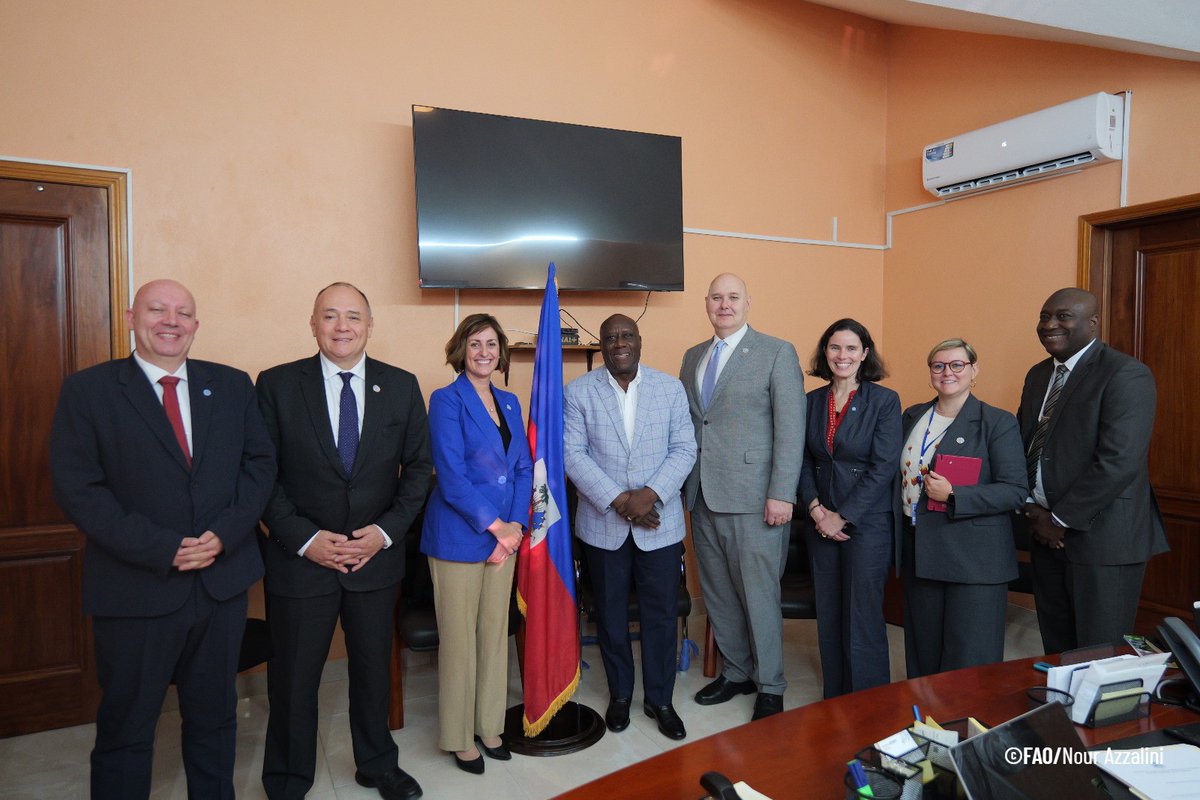 🇭🇹 En el primer día de la misión de alto nivel de la FAO en Haití, junto con Beth Bechdol, Subdirectora General de la <a href="/FAO/">Food and Agriculture Organization</a>; <a href="/reinpaulsen/">Rein Paulsen</a>, Director de <a href="/FAOemergencies/">FAO in Emergencies</a>; y Pierre Vauthier, Representante de <a href="/FAOHaiti/">FAO Haïti</a>, nos reunimos con Vernet Joseph, Ministro de <a href="/MAgricultureHT/">Agriculture Haiti</a>.