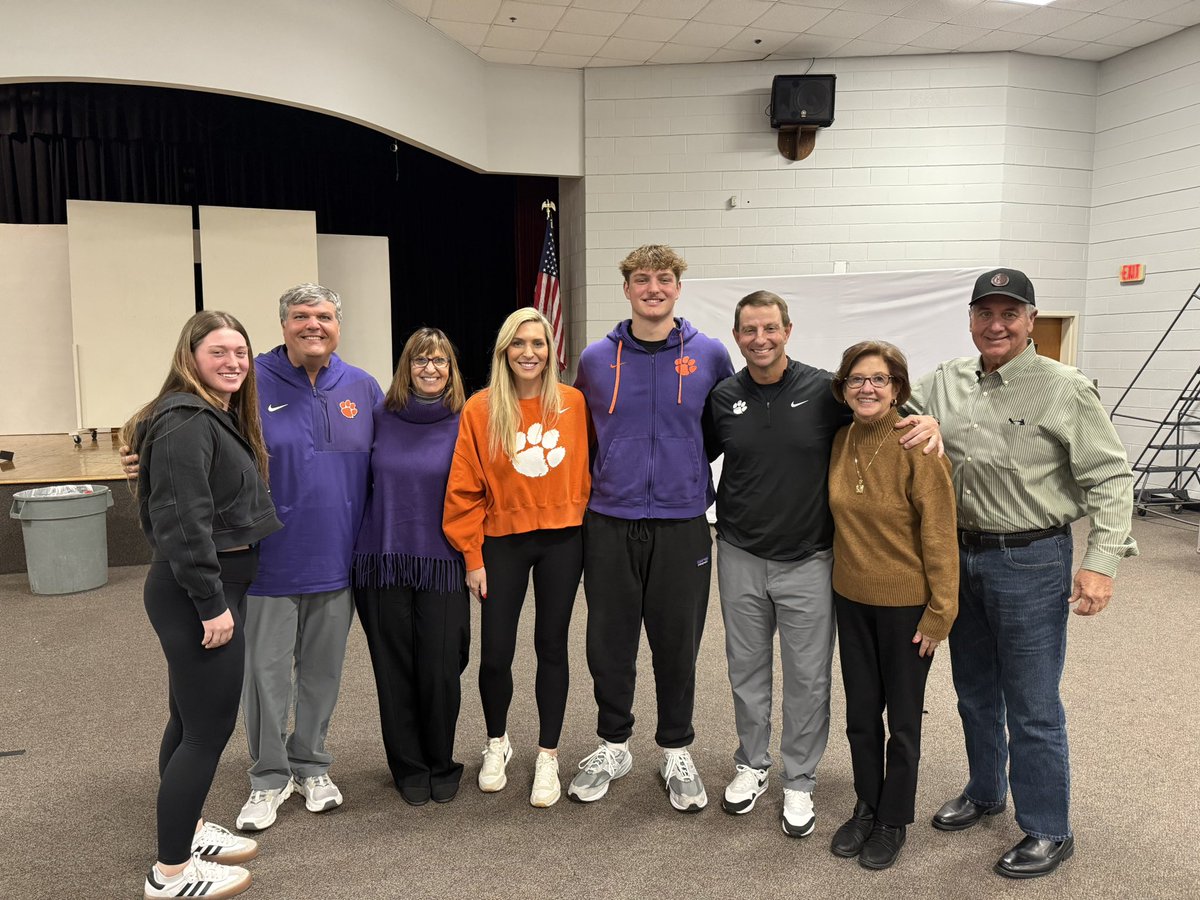 Carter Jones tweet media