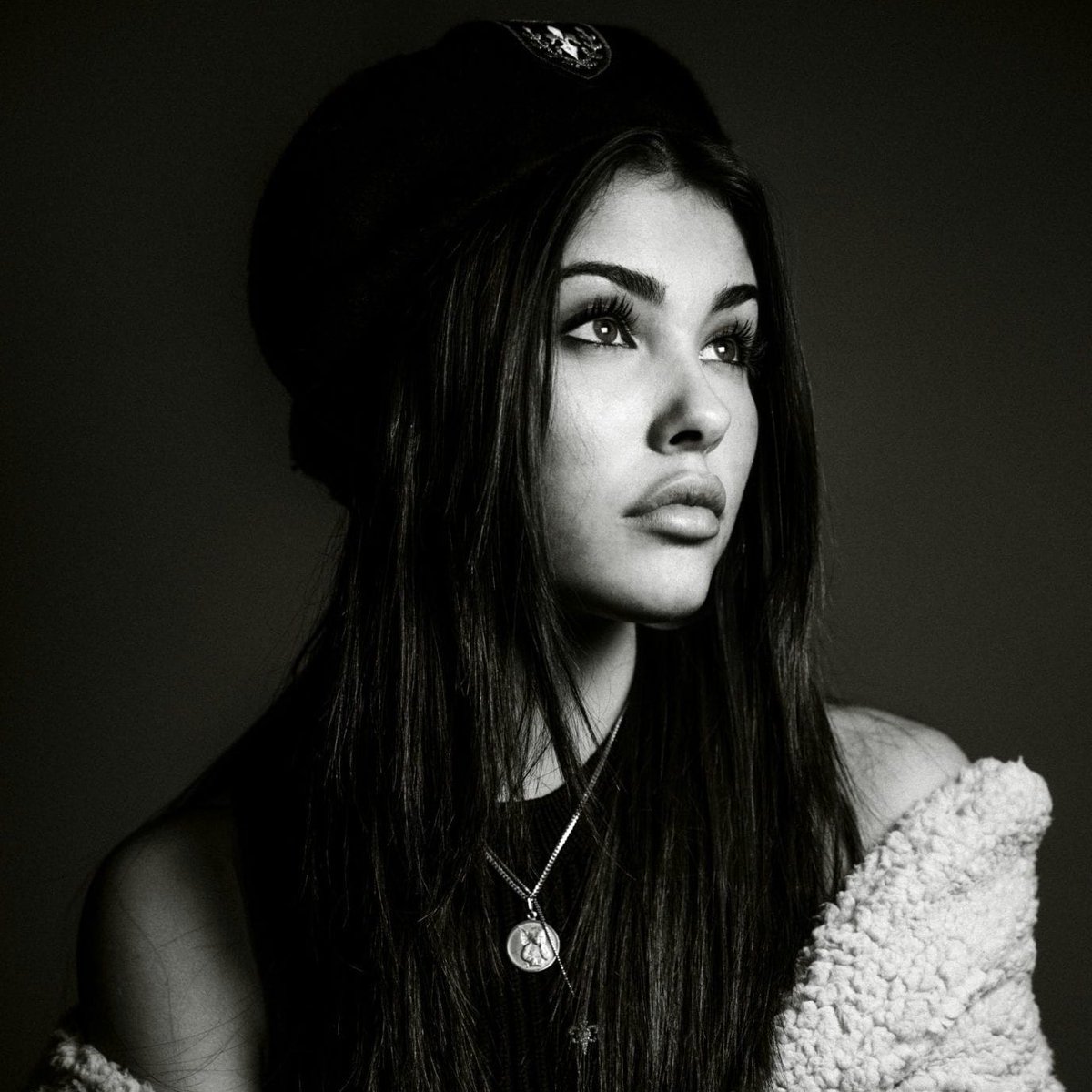 madisonchart's tweet image. Madison Beer is now the 5th Top female artist across Apple Music charts, surpassing the icon Ariana Grande.