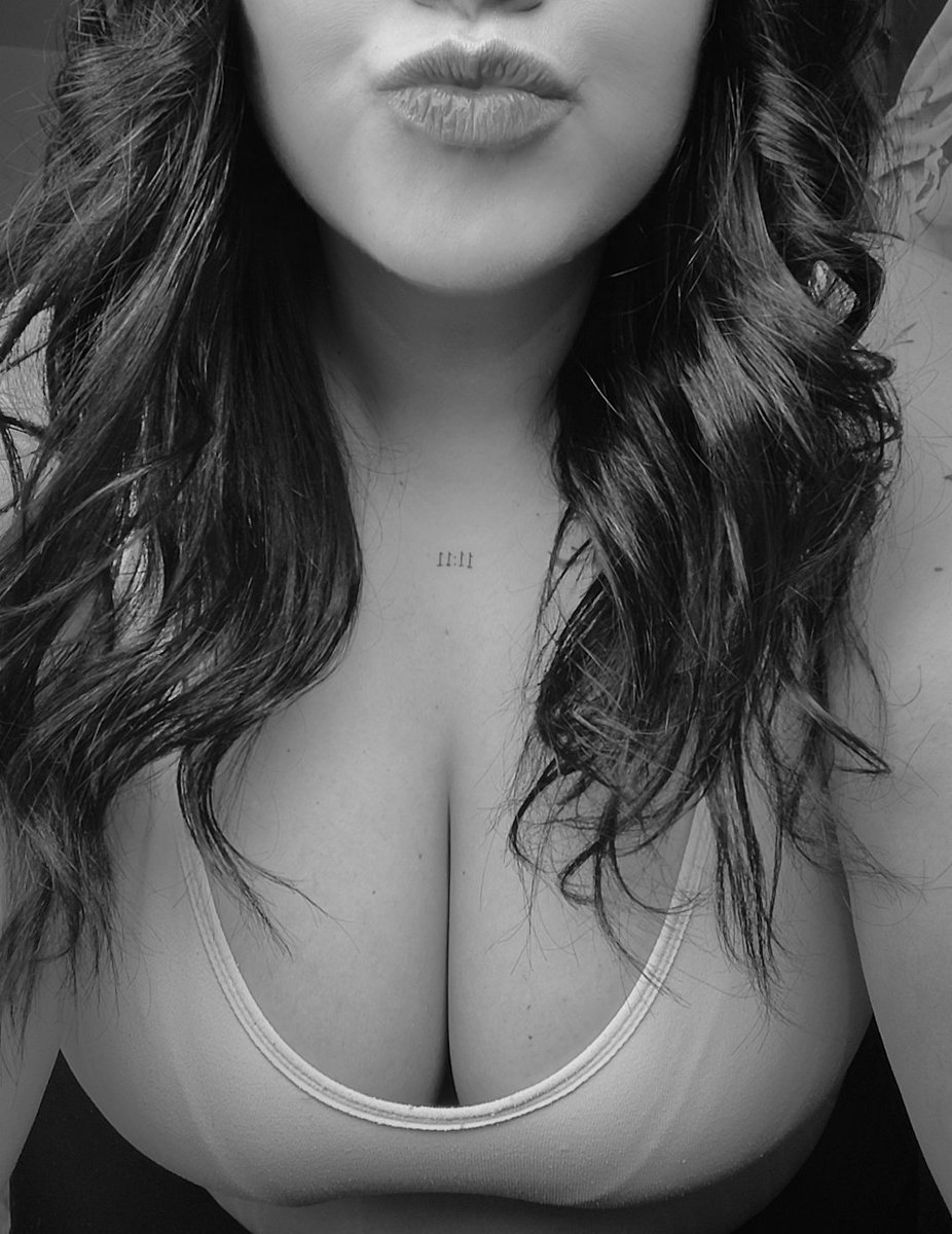 prettygril08's tweet photo. Me regalas un besito? 
💋🤤🥴 https://t.co/16sjLlRBMb
