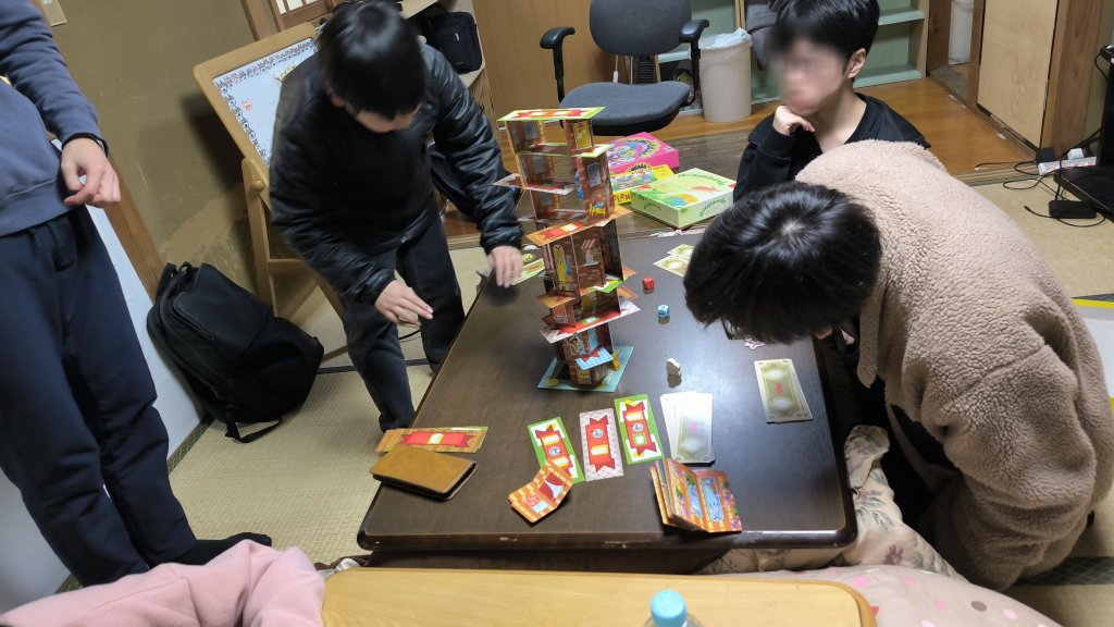 fs_minamo's tweet photo. 🎍先週のみなも🎍
・書き初めをしたよ✨️
・ぷよテトで勝負！🎮️
・🎲ボードゲーム「キャプテン•リノ」🦏
・📹️映画サークル、参考にする映画を見て勉強だ📺️
#フリースクール　#不登校 https://t.co/zPduQBHvLj