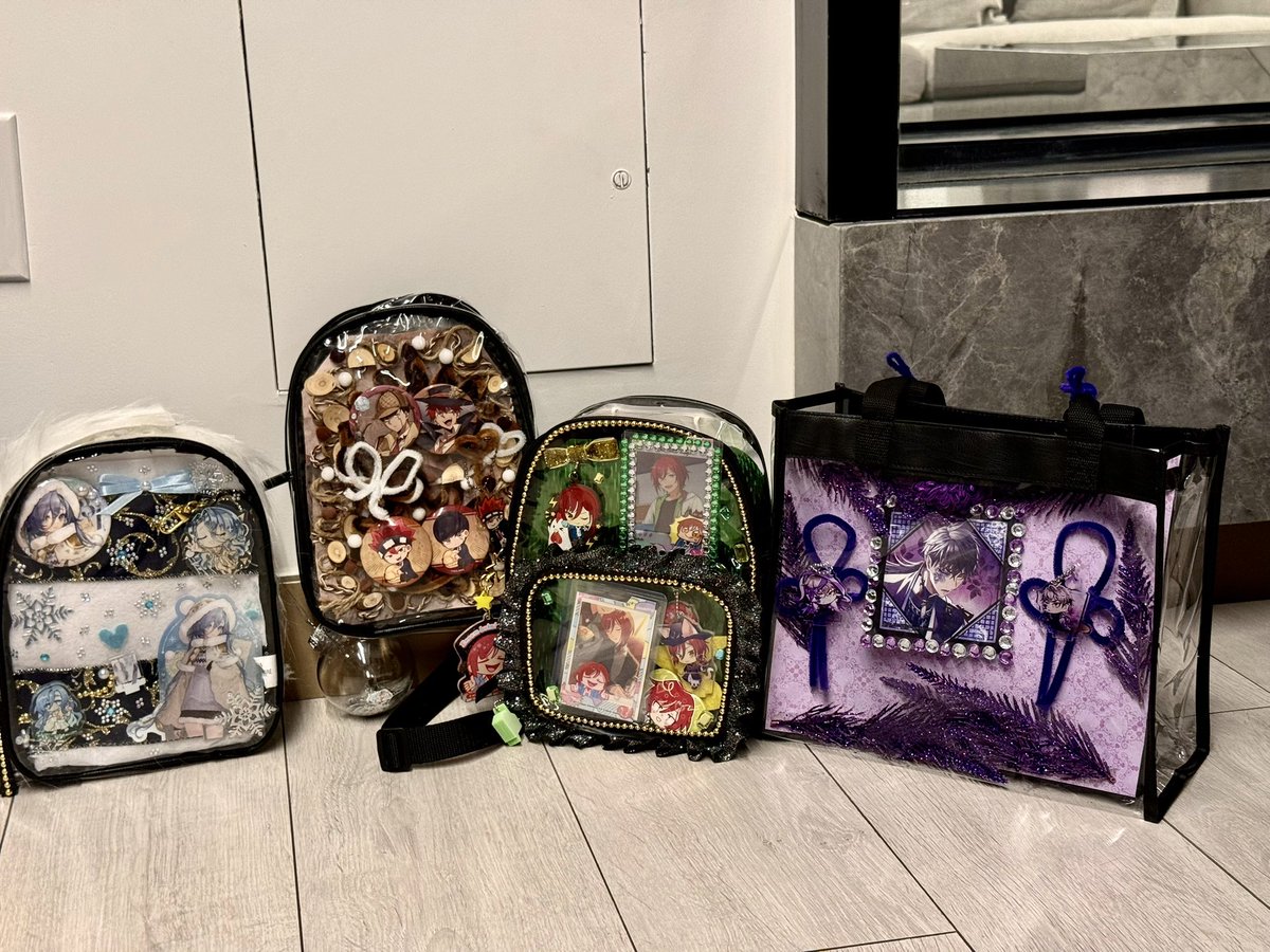 zucchinizest's tweet photo. pics from the itabag dollarama challenge with @GTAENSTARS 🎄 https://t.co/LV2yd7R1lZ