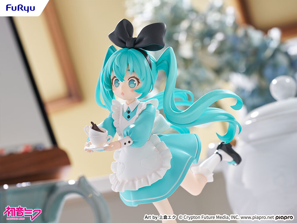 furyu_hm's tweet image. ＼ 🔔 新商品情報 🔔 ／

 ☕ 初音ミク 不思議の国ver.｜2,970円で登場！ 🎂✨

お求めやすい価格帯のデスクを可愛く彩る新シリーズ 
 🧚‍♀️デスクトップフェアリー ✨ 新作です！

∙˚┈┈┈┈┈┈┈┈┈┈┈┈˚∙ 
📅 予約締切：2026年2月24日(火)
▶️ ご予約はこちら
👉 furyu-hm.com/products/tnl-z……