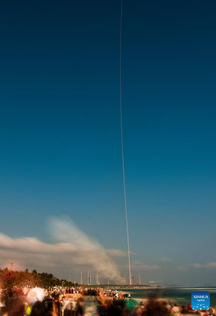 VoiceofPD's tweet image. #China launched a Long March-12 carrier rocket on Monday in the southern island province of #Hainan, sending a group of #internetsatellites into space.

The rocket lifted off at 3:48 p.m. from the Hainan commercial spacecraft launch site. The payloads, the 19th group of low-orbit