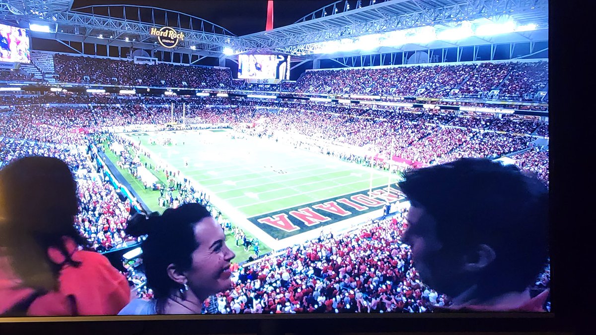 HeatherRadio's tweet photo. If you're watching the @CFBPlayoff National Championship on ESPN 4K you're basically on a date with these two fans #CFBPlayoff #NationalChampionship https://t.co/ehuvUDzgno