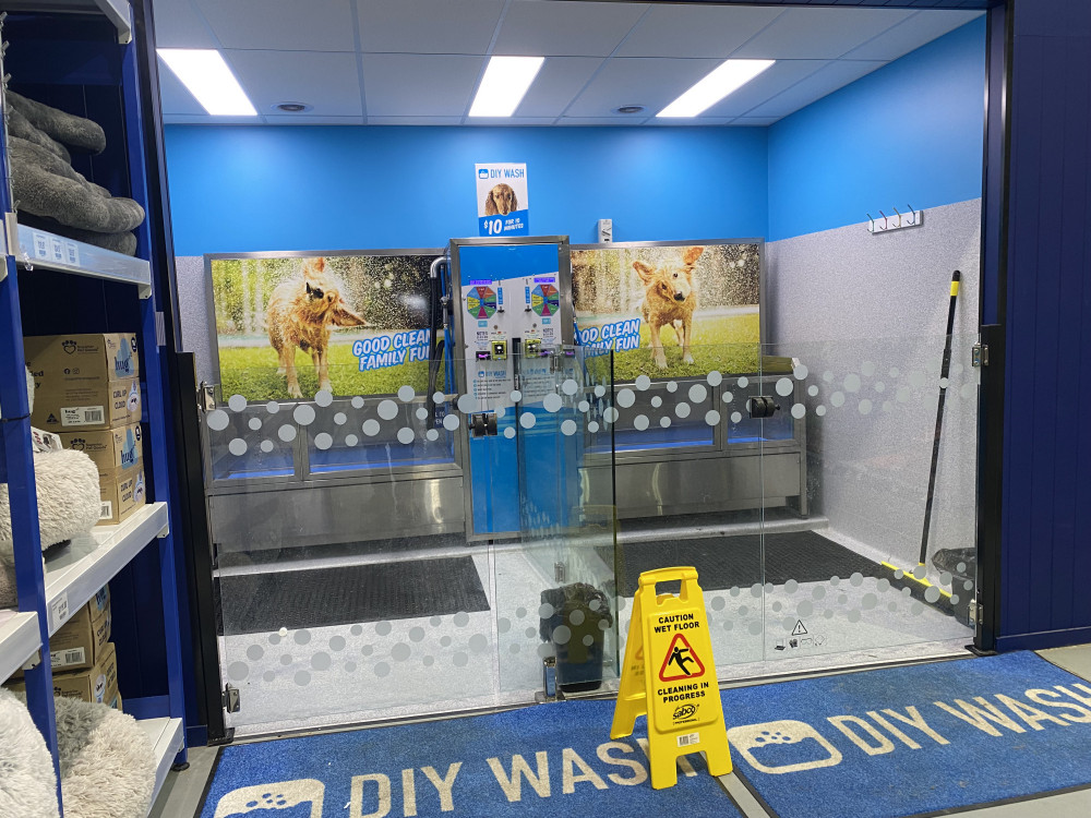MM_Signage's tweet photo. Supply and installation of additional external and internal signage - PETstock, Mornington, VIC #petindustry #branding #internalsignage #externalsignage https://t.co/NiW09Ned4Z