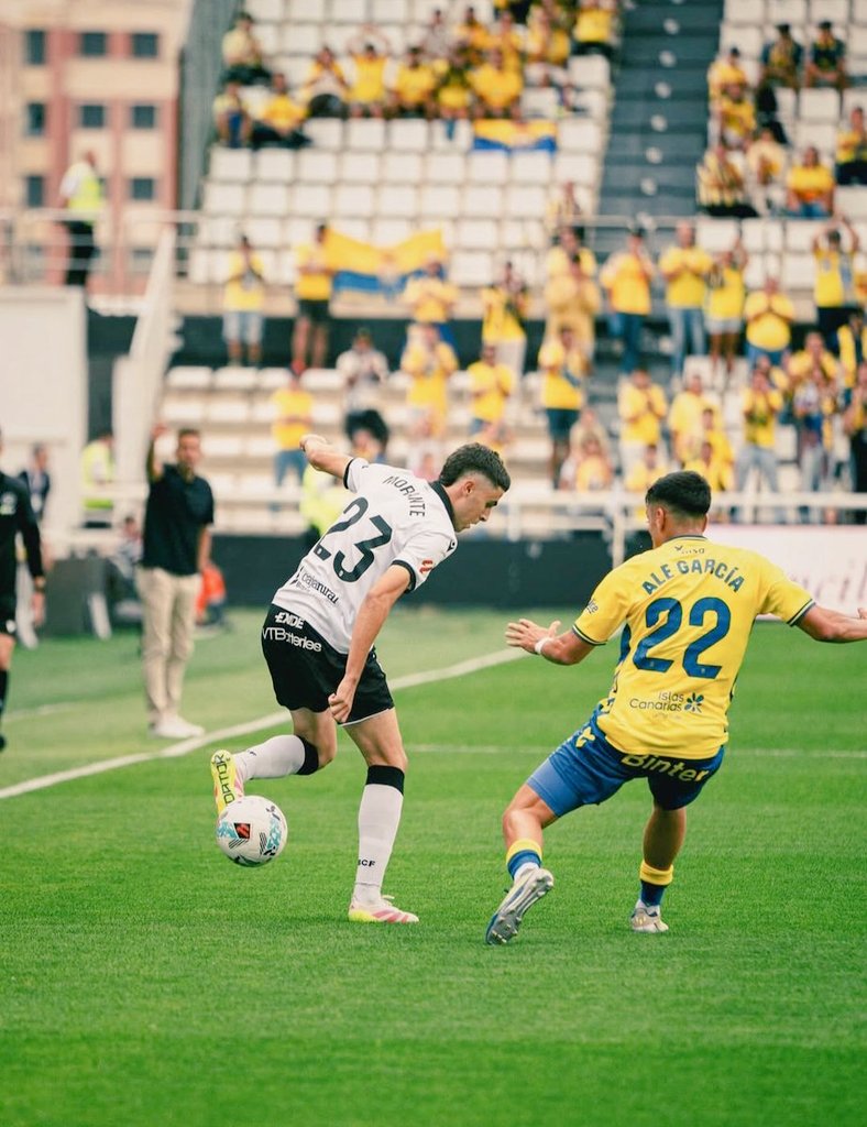 Qué buen mediocampista es Iván Morante 🇪🇸 (25). El ex RM Castilla te juega como mediocentro o en doble pivote. Tiene gran calidad de pase, visión de campo y manejo de balón. Me hace recordar (incluso físicamente) a Nelson Deossa 🇨🇴.