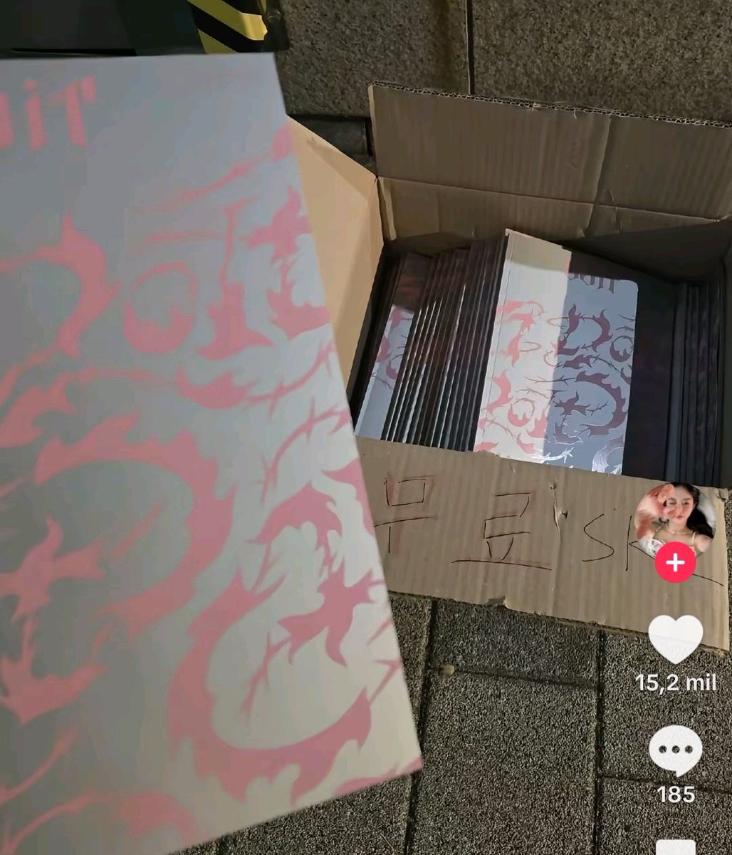 tozakimpact's tweet photo. hundreds of stray kids albums were found in the streets https://t.co/TmdMrOz2rs