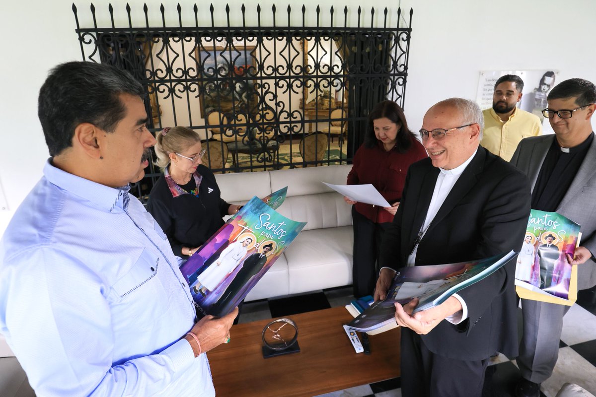 Gbastidas's tweet image. Cuando uno lee la denuncia de Mariana Tudares sobre las extorsiones que sufrió en el Arzobispado de Caracas por parte de agentes del régimen, se entiende cada vez más por qué el arzobispo Raúl Biord Castillo se mostraba tan risueño con el tirano Maduro, hoy preso por…