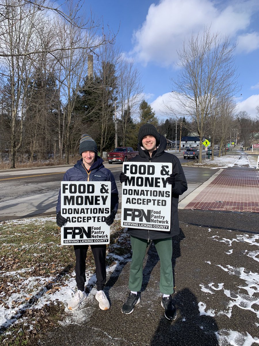 coach_leff's tweet image. MLK Day Food Drive today with Varsity G, our Leadership and Mental Performance group ♠️  @GV_Blue_Aces @JessWillsAAD