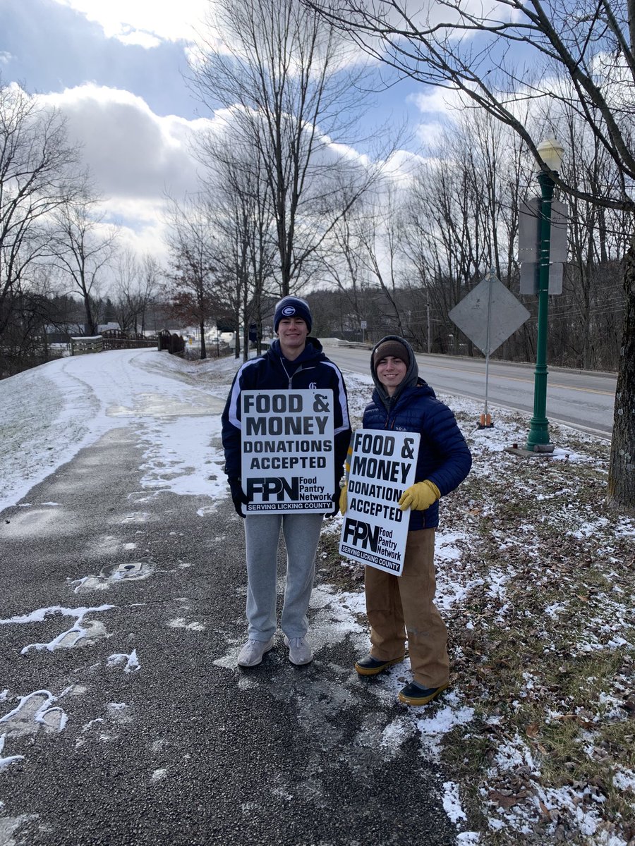 coach_leff's tweet image. MLK Day Food Drive today with Varsity G, our Leadership and Mental Performance group ♠️  @GV_Blue_Aces @JessWillsAAD