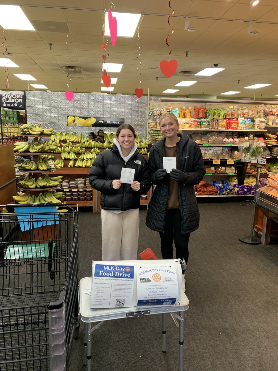 coach_leff's tweet image. MLK Day Food Drive today with Varsity G, our Leadership and Mental Performance group ♠️  @GV_Blue_Aces @JessWillsAAD