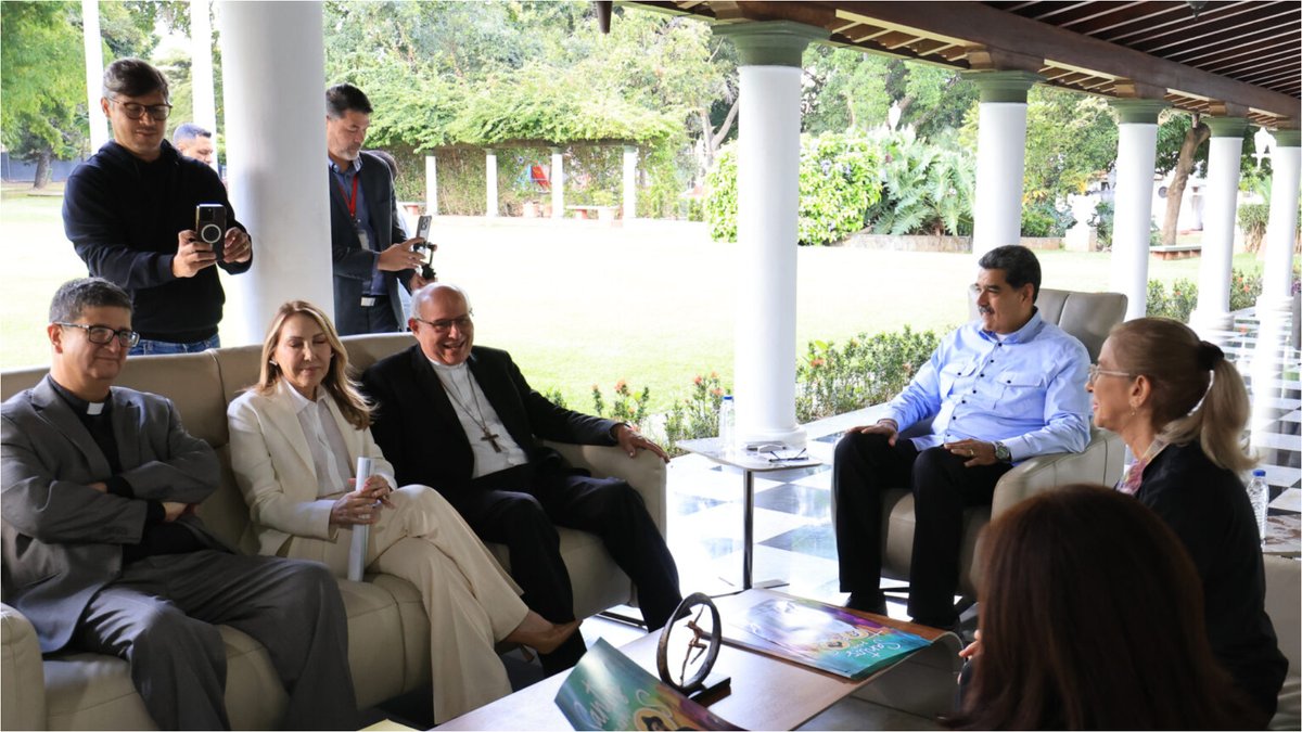 Gbastidas's tweet image. Cuando uno lee la denuncia de Mariana Tudares sobre las extorsiones que sufrió en el Arzobispado de Caracas por parte de agentes del régimen, se entiende cada vez más por qué el arzobispo Raúl Biord Castillo se mostraba tan risueño con el tirano Maduro, hoy preso por…