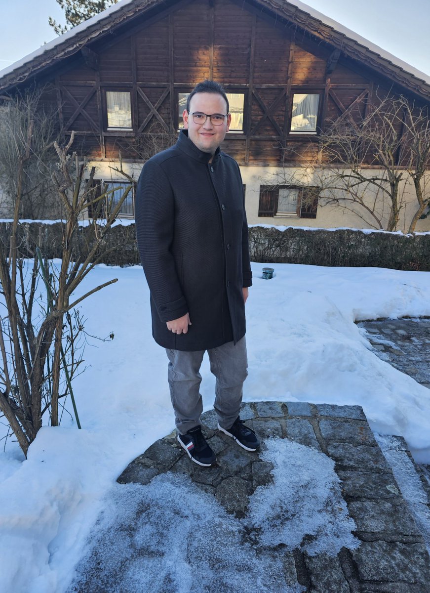 LieblJonas's tweet photo. Hey, ich bins Jonas

ich kandidiere für die #pwgzwiesel unter Platz 9, für die Kommunalwahl am 08.03.2026. Den ich bin der festen Überzeugung, dass #zwiesel Zukunftspotenzial besitzt. Hierzu müssen allerdings die weichen richtig gestellt werden.

JL https://t.co/wl9zwmh59a