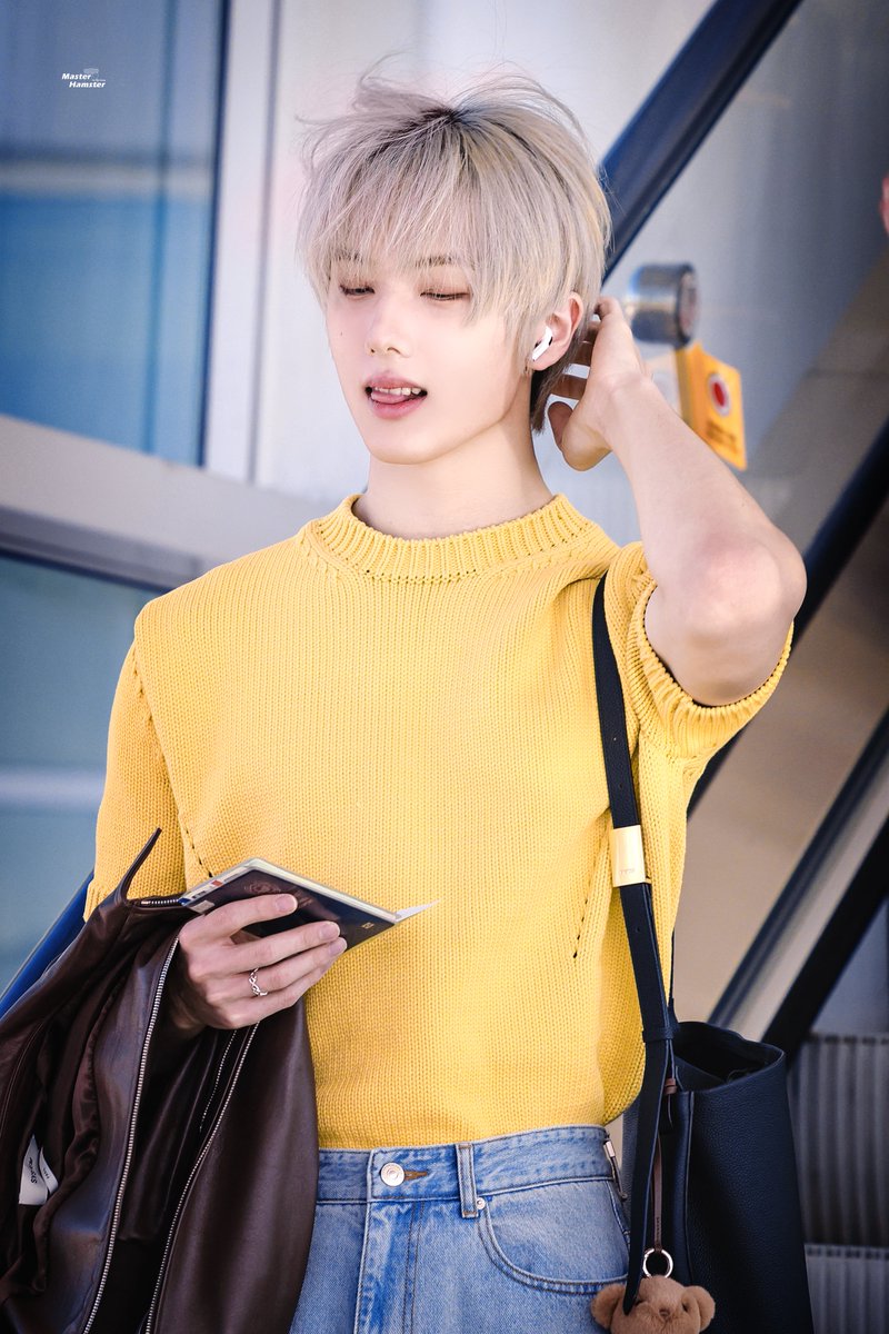 jisunqpawrk's tweet image. oh paris doesnt know what to do with all that