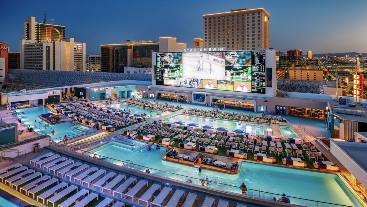 unclegarytrucks's tweet photo. Currently #watching the game rooftop here in Gary Indian
We have 250 kegs
Hooters has #catered 12,000 wings
lots of MILFs
Bikini tops optimal after halftime
Gary truly is heaven on earth https://t.co/dRzt9iUUDX