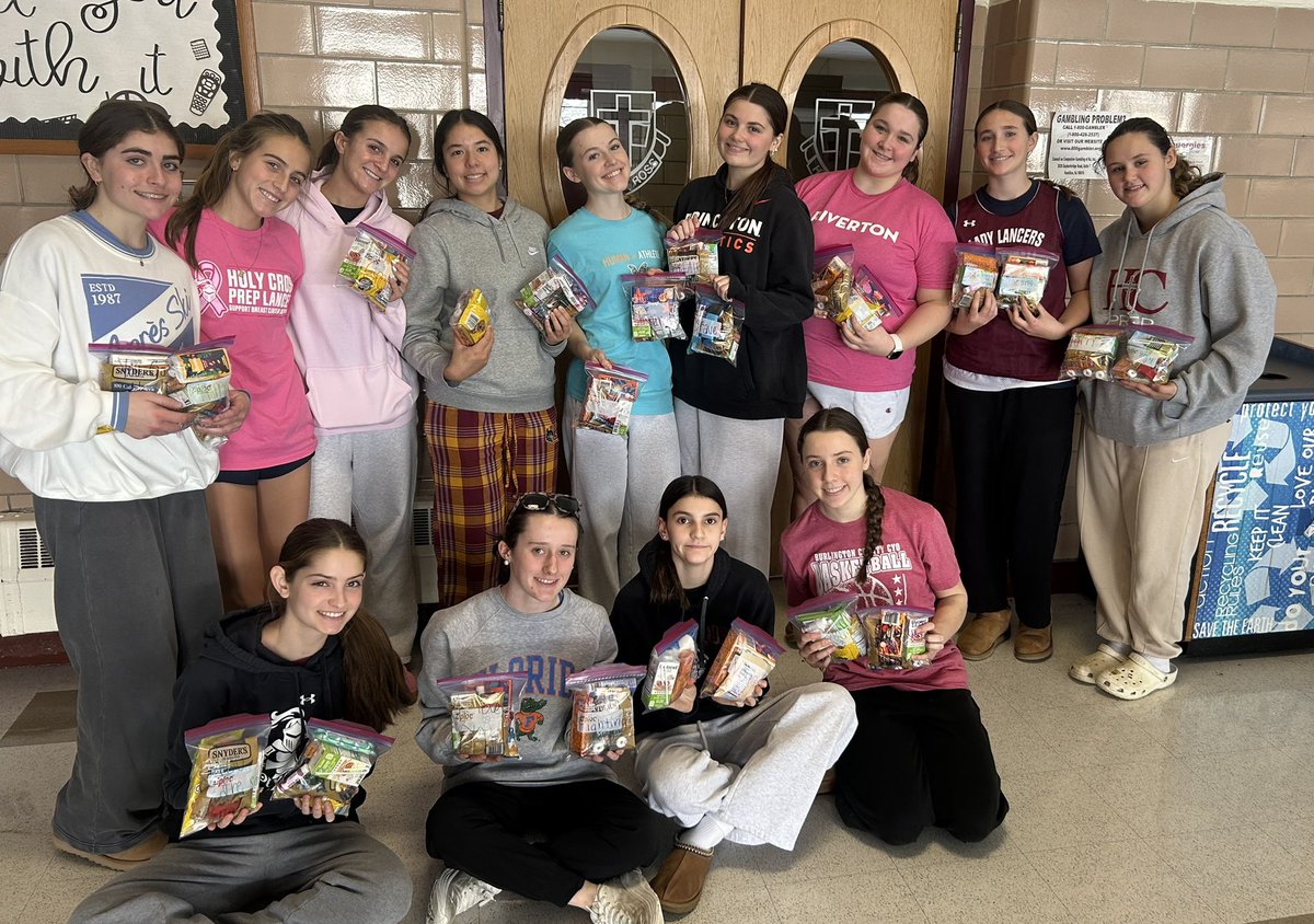 Crossgirlsbball's tweet photo. For our annual MLK Day of Service project this year, our girls came together to create 200 snack bags for cancer patients completing chemotherapy. The snack bags will be donated to Unforgotten Haven. We are incredibly proud of the way our team represents itself beyond the game! https://t.co/zrqcvs0TmQ