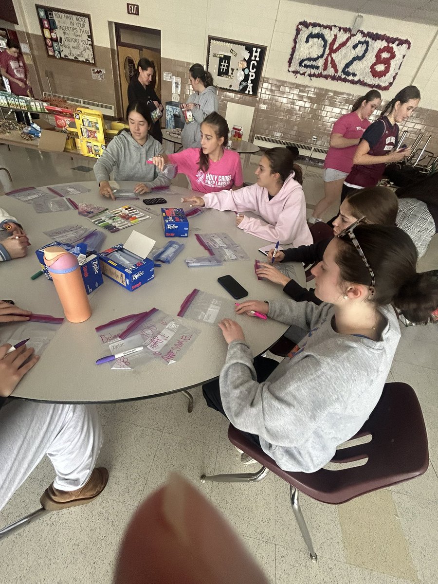 Crossgirlsbball's tweet photo. For our annual MLK Day of Service project this year, our girls came together to create 200 snack bags for cancer patients completing chemotherapy. The snack bags will be donated to Unforgotten Haven. We are incredibly proud of the way our team represents itself beyond the game! https://t.co/zrqcvs0TmQ
