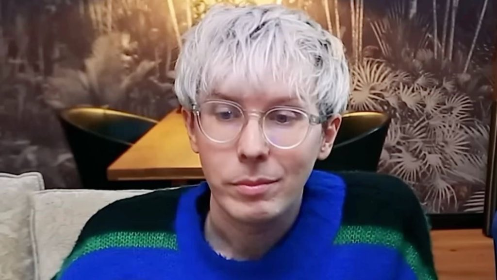 dippidypippidy's tweet image. can someone hide his contacts I wanna see something