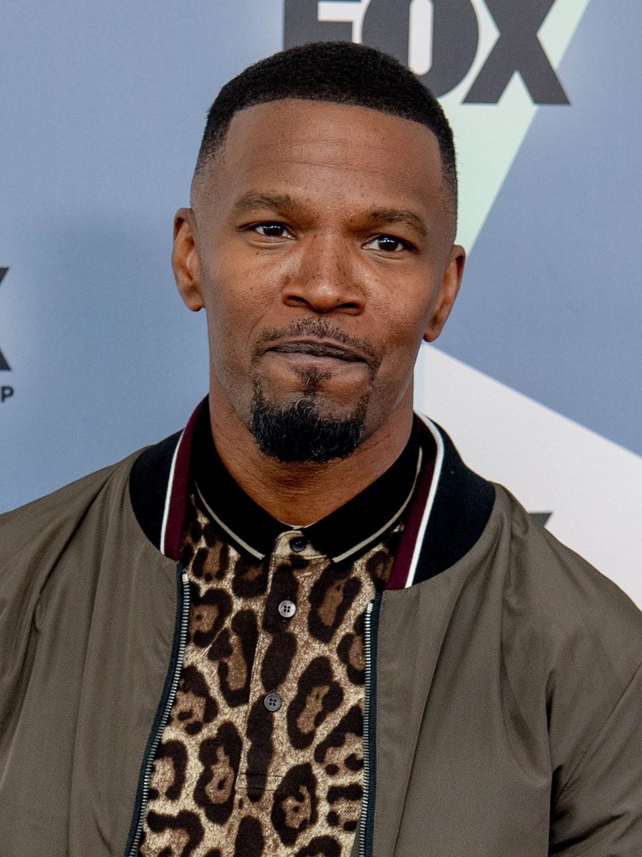 cinemaclt's tweet image. 🔎 CURIOSIDADE | Jamie Foxx, sobre o dia em que Robert Downey Jr. provou que para ser um super-herói nem sempre precisa-se de efeitos especiais.

"Minha filha tinha quatro anos quando me disse: 'Papai, você conhece o Homem de Ferro? É meu aniversário… você pode fazer ele vir?'…