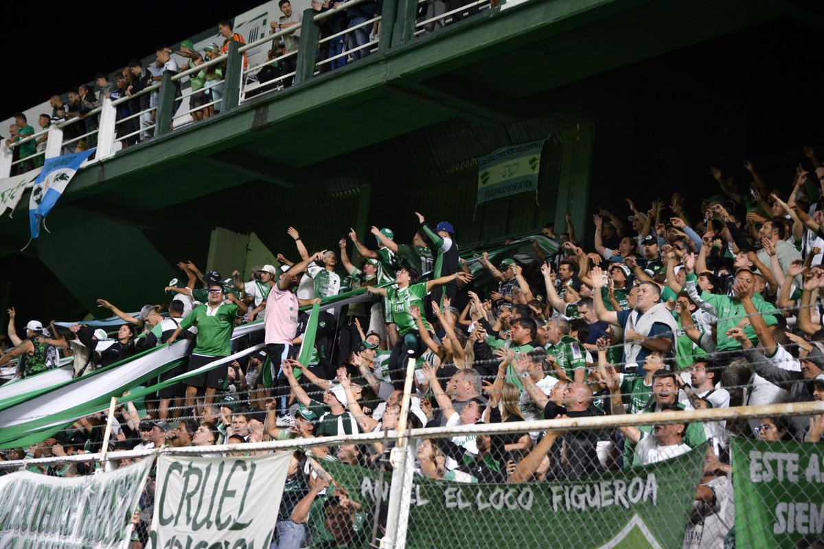 ItuzaingoPrensa's tweet photo. No importa en qué cancha juguemos 🎵 https://t.co/WbUEecb0B1