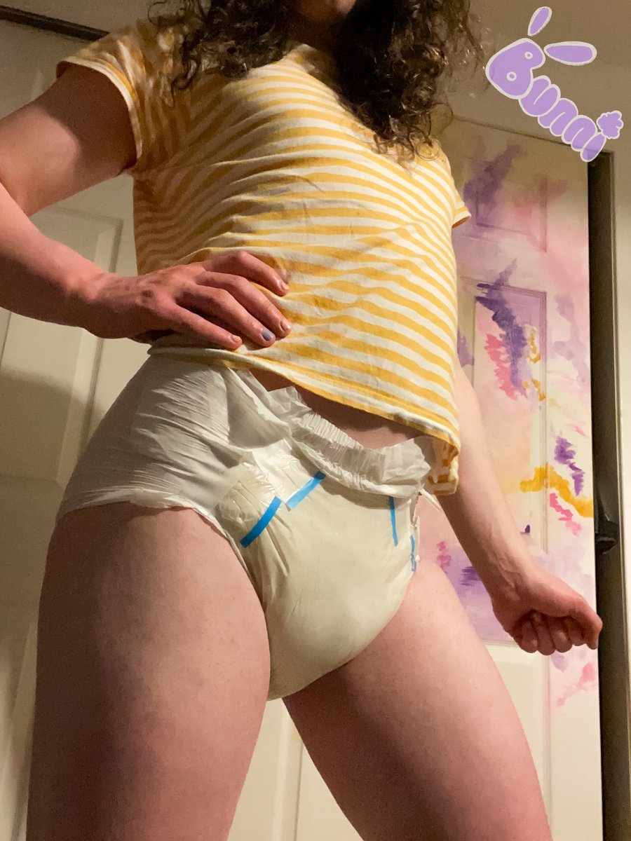 Toddler aesthetic... Why am I not allowed pants again?