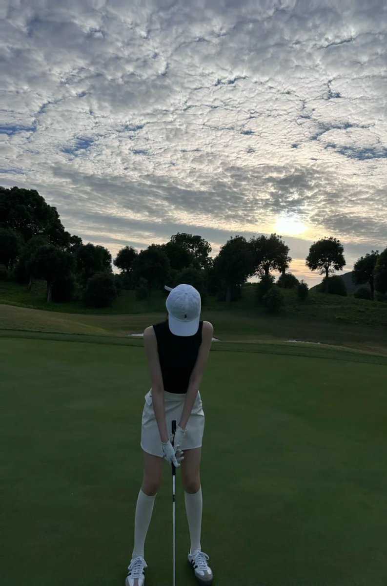 Vespera90e's tweet photo. Recording my golf time playing! So happy https://t.co/yk8tZceMCC