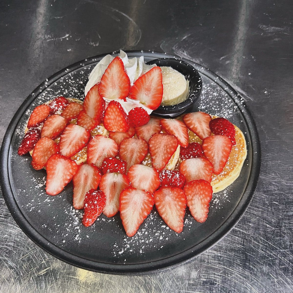 PancakeWorks's tweet image. おはようございます☁️寒波奈良です。しばらく寒いターンですね！
パンワはケサランパサランを雪と見間違うなどしながら出勤してきました！
今日は日が変わる前には帰宅しといた方が良いかもです🥶
ではよろしくお願いします😋
明日明後日定休日です。