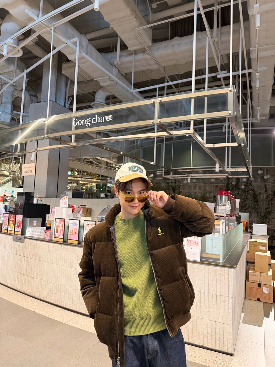SUHObubble's tweet photo. 260120🐰💭

[photo]
“I like Dubai chewy cookie so much that I decided to become a Dubai chewy cookie”

#SUHO #수호 #수호버블 https://t.co/B8Lbe4f5Si