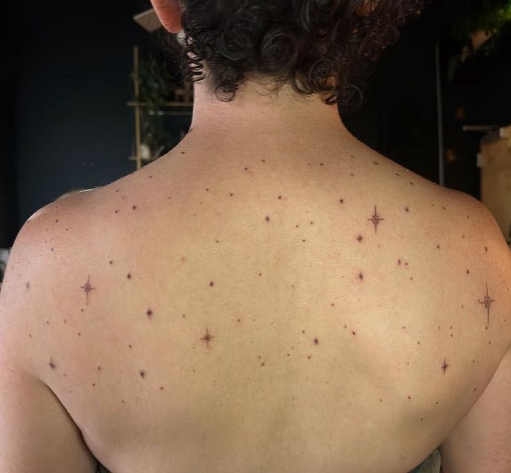 puppyshimas's tweet image. izuku getting star freckle tattoos like this and they blend in so prettily with his already existing freckles ughhh