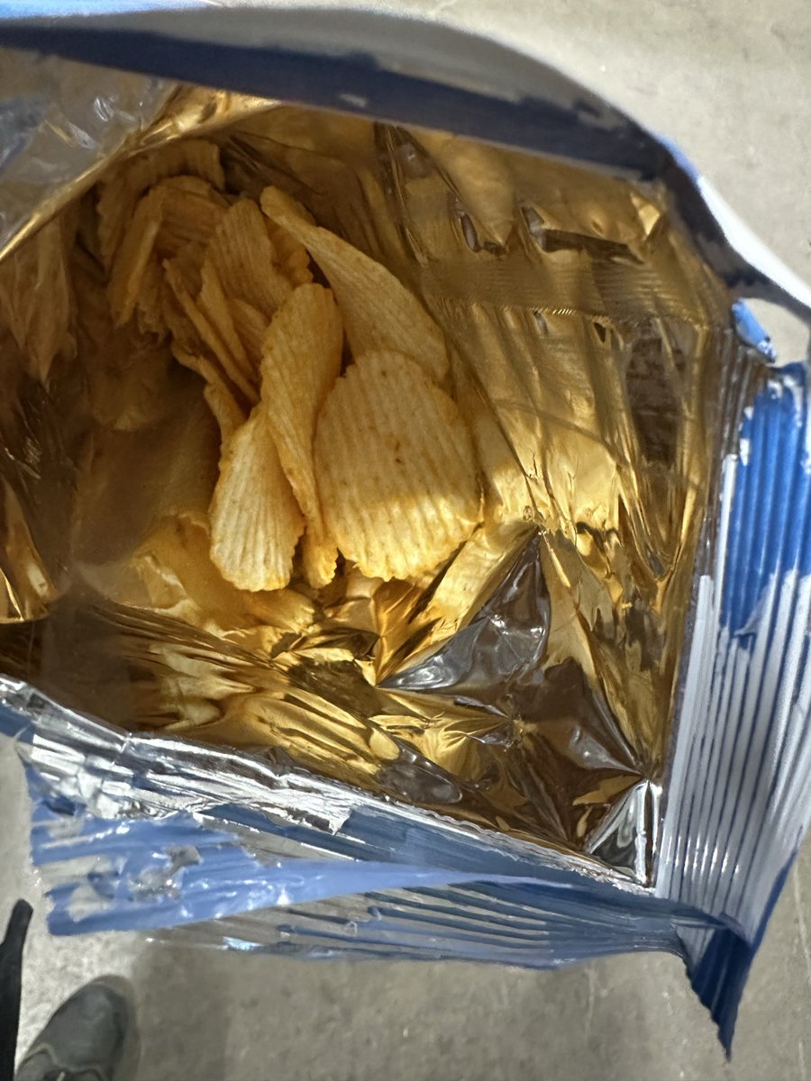 ewing48943635's tweet photo. What is this? @Fritolay 2.75 for an empty bag 🤷🏽‍♂️ https://t.co/jlodaa9vSq