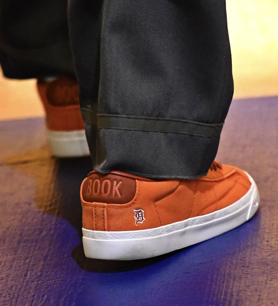 NickDePaula's tweet image. Stephen Curry pulled up tonight in the Devin Booker x Nike Blazer Lows 

@DevinBook 🤝