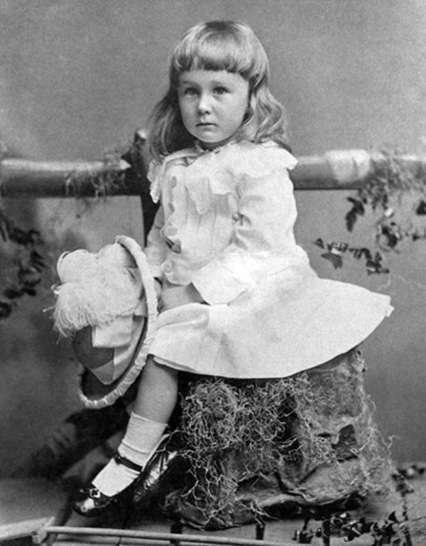 historycalendar's tweet image. A young Franklin D. Roosevelt, aged 2, in 1884.
