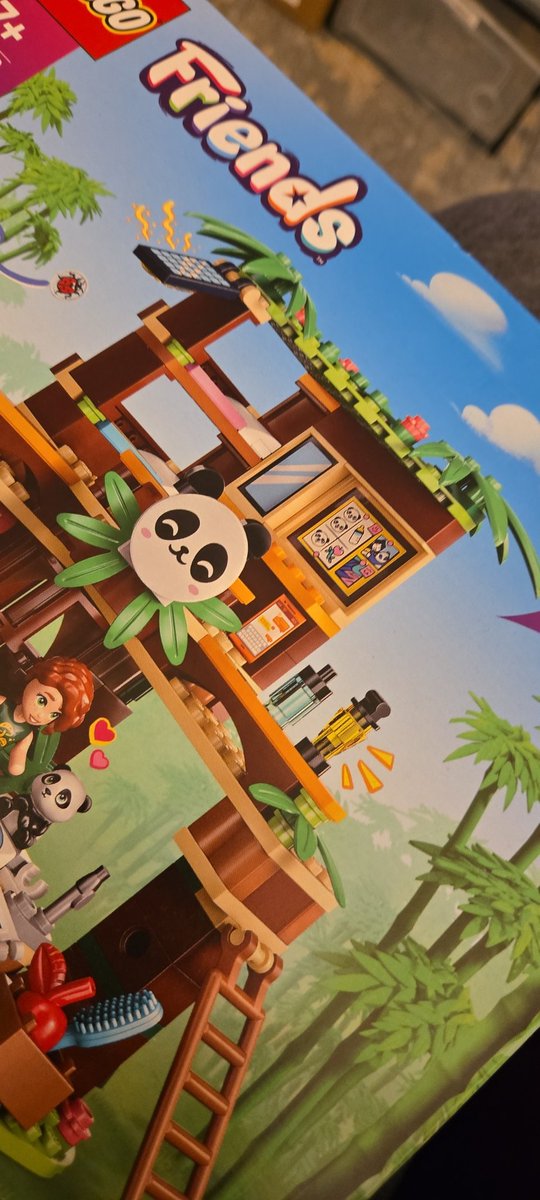 .<a href="/LEGO_Group/">LEGO</a> my 8 year old daughter was convinced this Lego set had a light in it. Creative marketing.