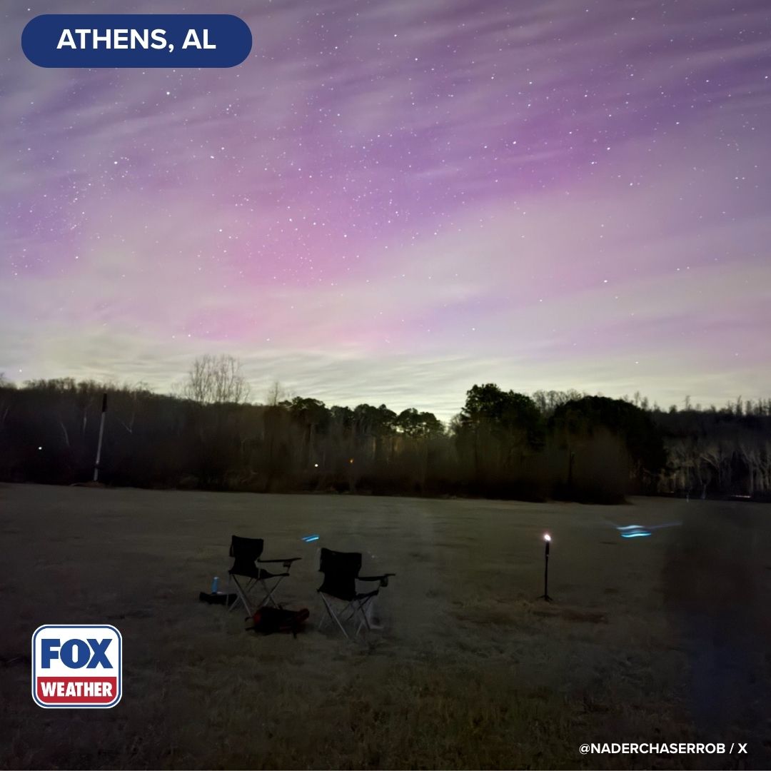 foxweather's tweet photo. DAZZLING BRIGHT 🤩: From Kentucky and Alabama to Ireland, a severe geomagnetic storm is underway, lighting up the night sky with gorgeous colors across the world. Submit your videos and photos at https://t.co/pnZR8eUE1v.

#northernlights #Kentucky #Alabama #ireland #FoxWeather https://t.co/BVTs0nNVih