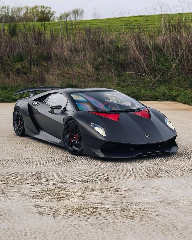 CarCultureCC's tweet image. 1 of 20 Lamborghini Sesto Elemento 🛡️