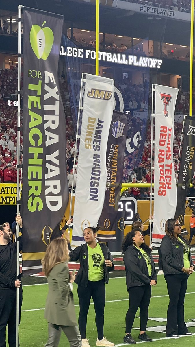 JMUSoundOff's tweet image. We have Dukes on the ground in Miami! Thanks to @JLum for getting these pictures of @JMUFootball represented on the field before tonight’s @CFBPlayoff national championship!