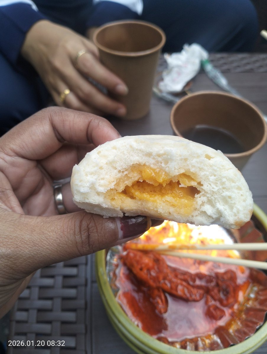 Dyasvi_anti's tweet image. Selamat pagi X_friends,
Mari kita sarapan. 
Kali ini nyoba bubur yg lagi viral di bandung. 
Bakpao nya isi endog asin 😊
Markimak #BreakfastTime