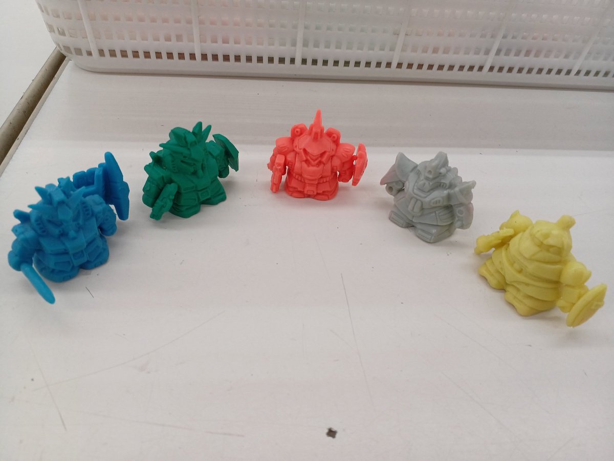 ガン消し 約1000個　大量まとめ売り　パーツ　アーマー 大量のガン消しが入荷致しました!! 宇宙世紀機体が主ですが中には機体