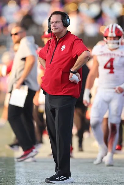 CoachJacobTopp's tweet image. They’re the same picture.