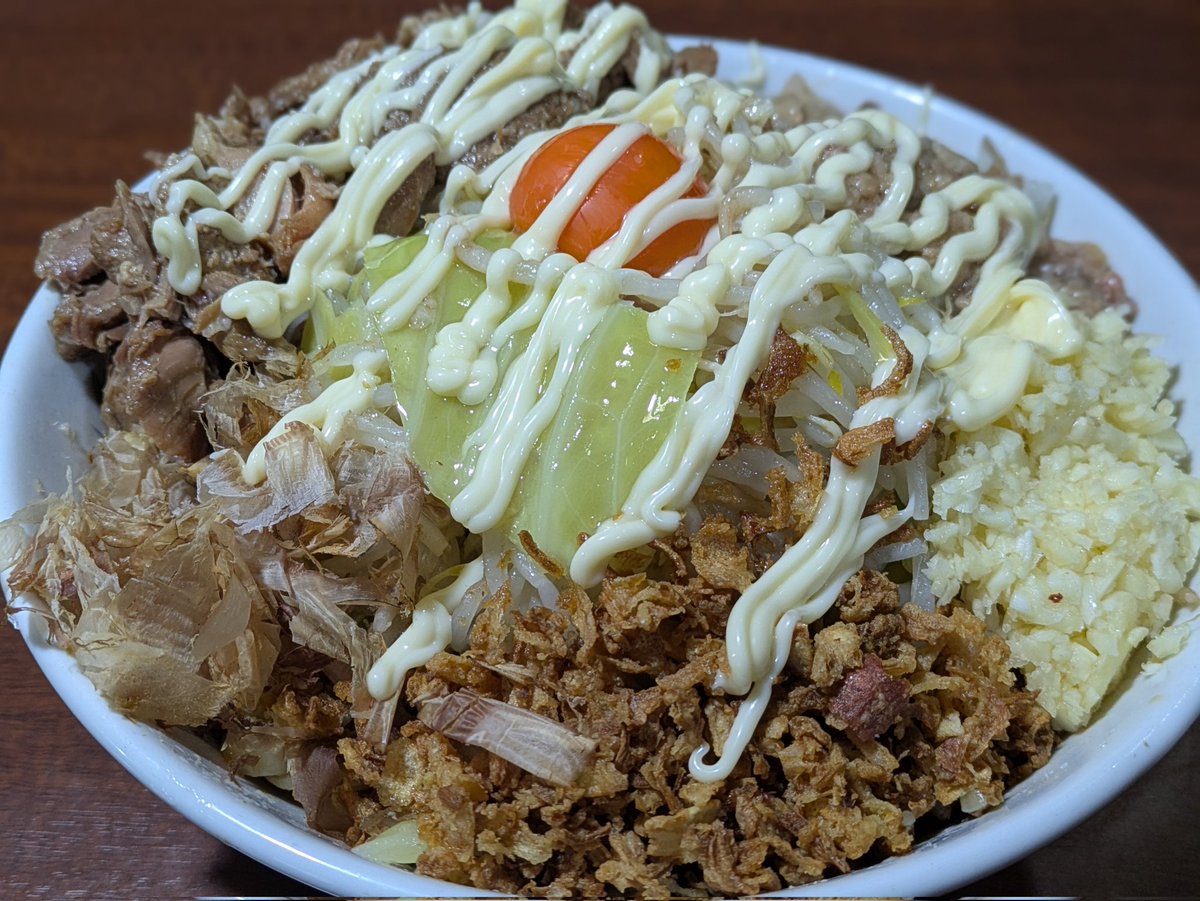 D麺
ゴマちゃん汁なし+ほぐし豚

今日から味噌再開✨
とんでもないデカ豚で腹パンでした💦
風味豊かなゴマ油出意外と重くなくイケちゃいます✨

ご馳走さまでした👏