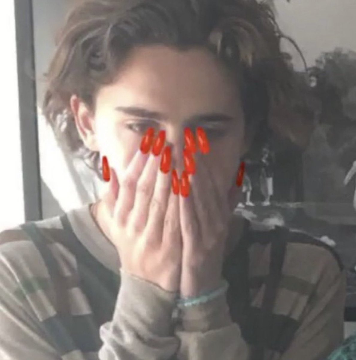 brenomoreru's tweet image. sinto que o pinterest tá morrendo aos poucos com tanto anuncio e imagem de IA