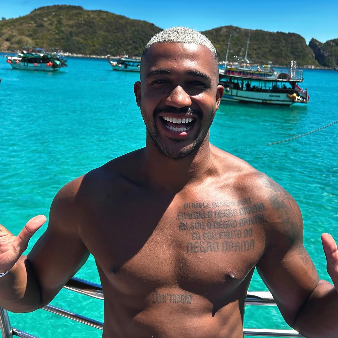 eugustoso's tweet image. a edição com mais homens bonitos em anos