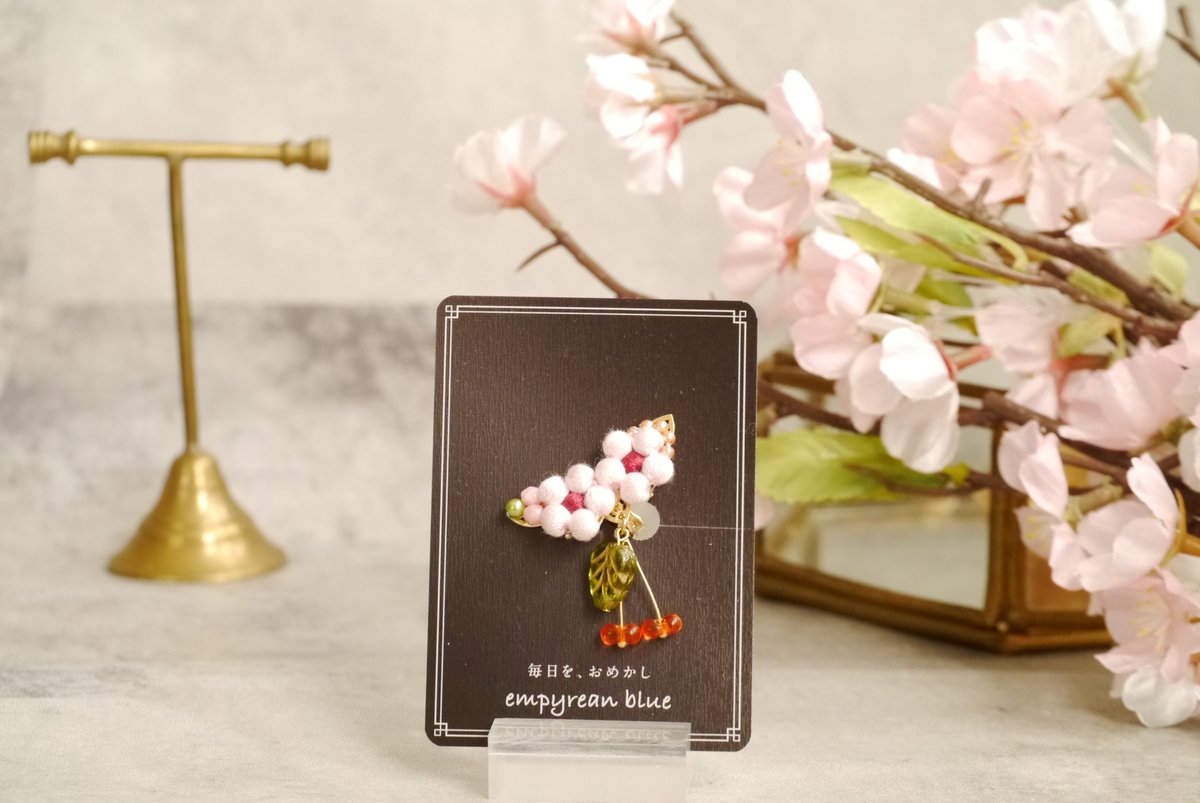 suzu_empyrean's tweet image. 2026年もどうぞよろしくお願いいたします㊗️🎉

今年も1年間たくさん新作を
お披露目できるように頑張ります💪❤️‍🔥

あなたとの素敵な出会いに
恵まれますように(*´︶`*).｡.:*♡🎁✨

〈＊. みんなでシェア企画展 vol.168 .＊〉
@Lupopo_cafe 

手巻きの巻き玉で
アクセサリーを制作しています💐…