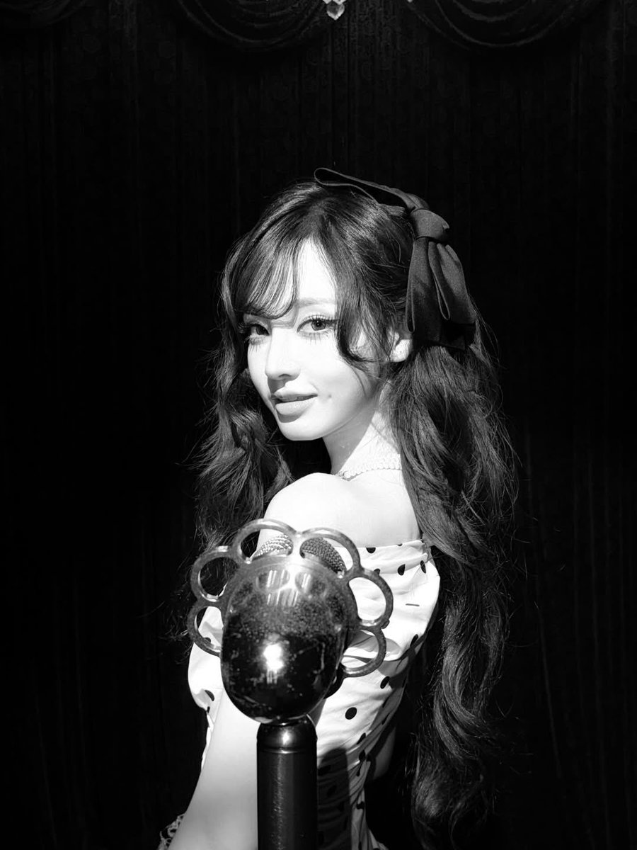 xinnocentt's tweet photo. '🖤' .. pretty things don’t need to be loud. https://t.co/88i1Yzt1Ef